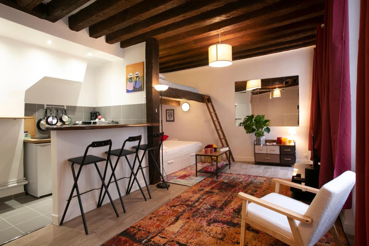 Authentic Apartment In Center Of Parisian Marais Exterior foto