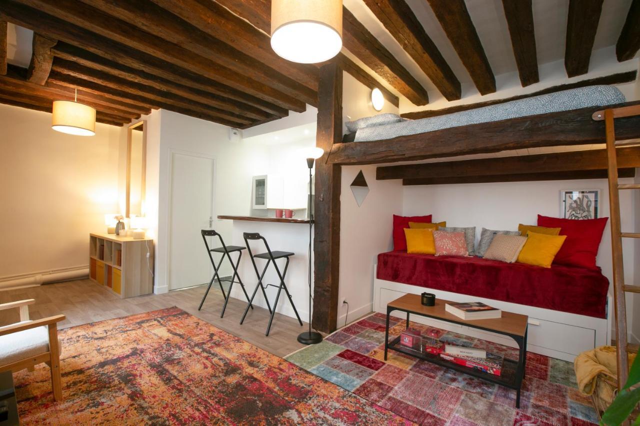 Authentic Apartment In Center Of Parisian Marais Exterior foto
