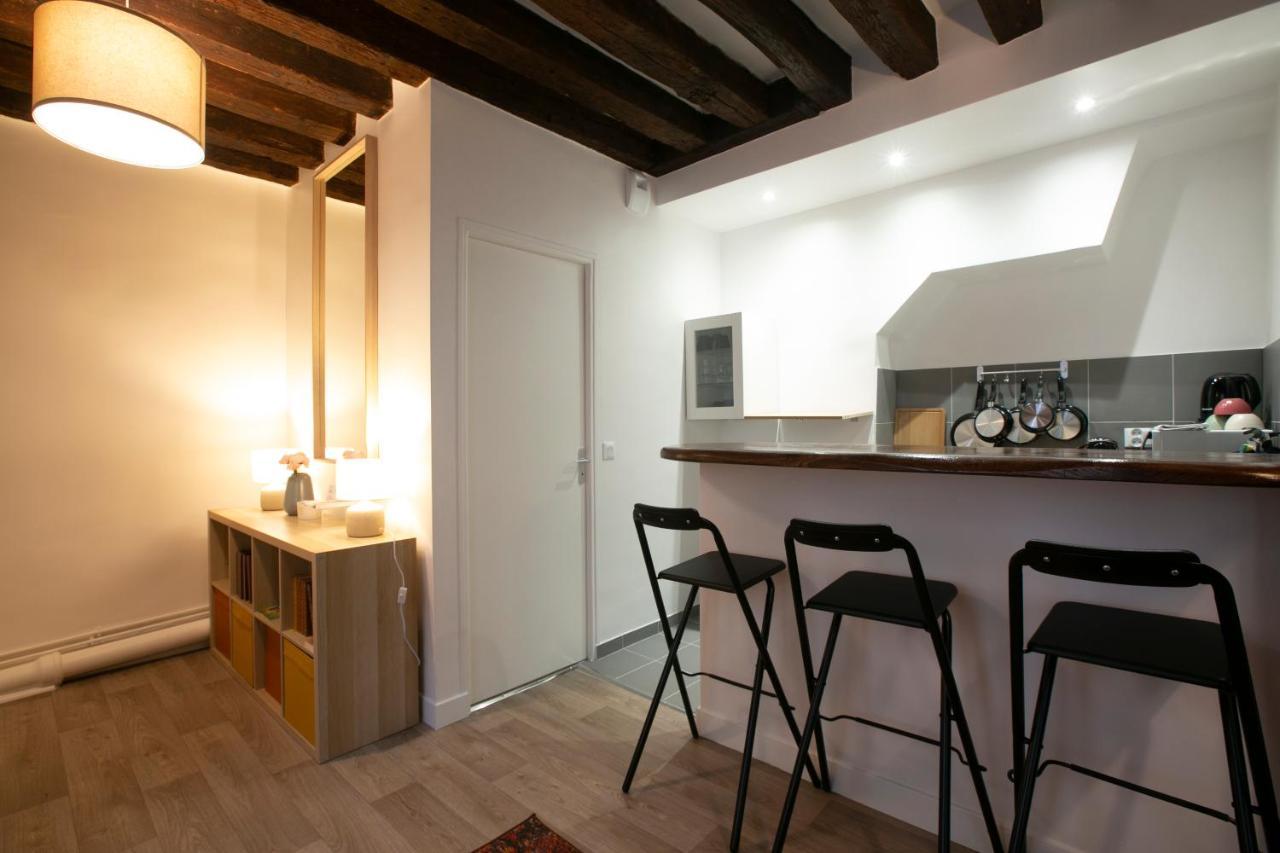 Authentic Apartment In Center Of Parisian Marais Exterior foto