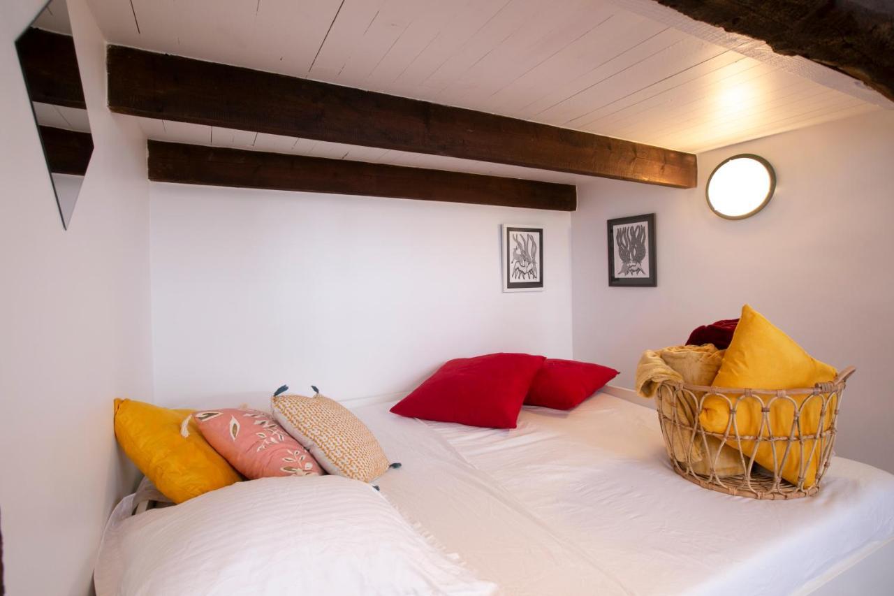 Authentic Apartment In Center Of Parisian Marais Exterior foto